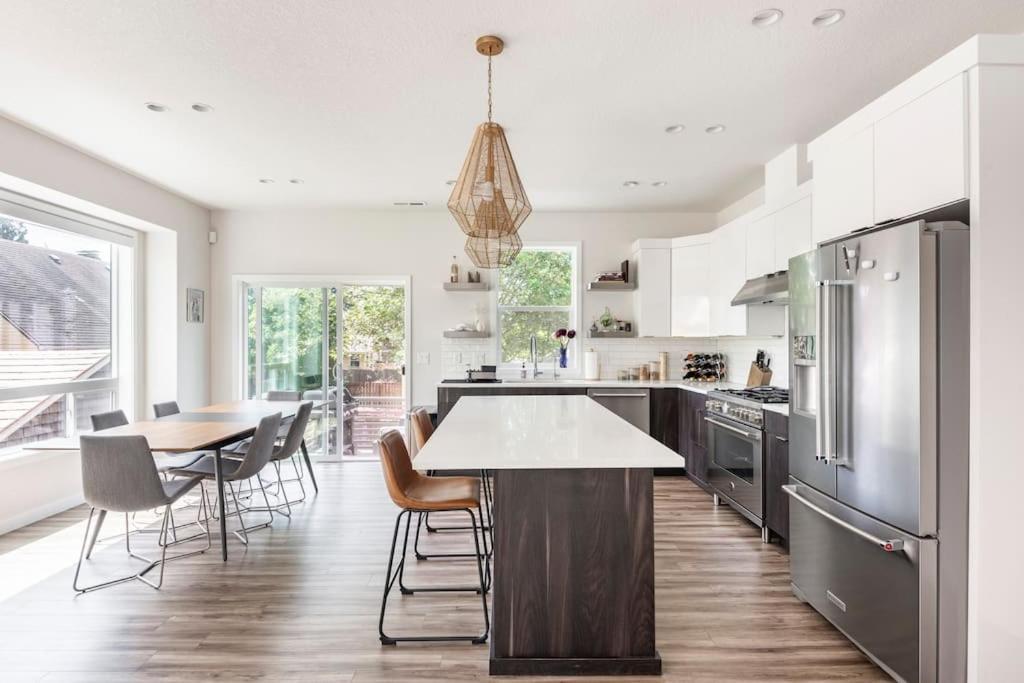 Comfy Family Home, Walkable Neighborhood + Patio! Portland Kültér fotó
