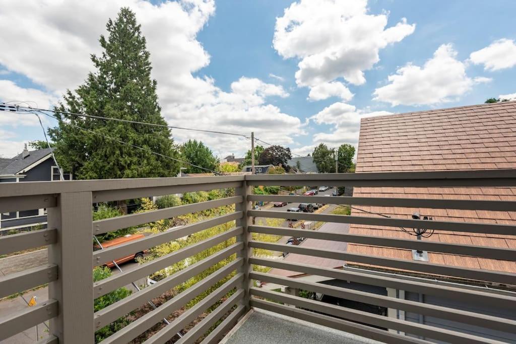 Comfy Family Home, Walkable Neighborhood + Patio! Portland Kültér fotó
