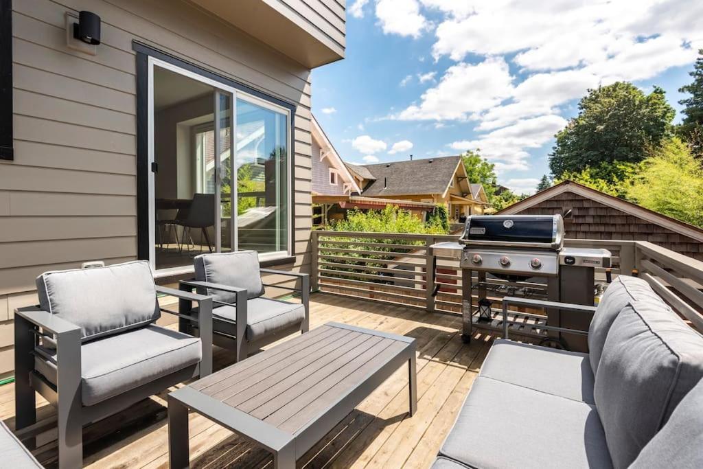 Comfy Family Home, Walkable Neighborhood + Patio! Portland Kültér fotó