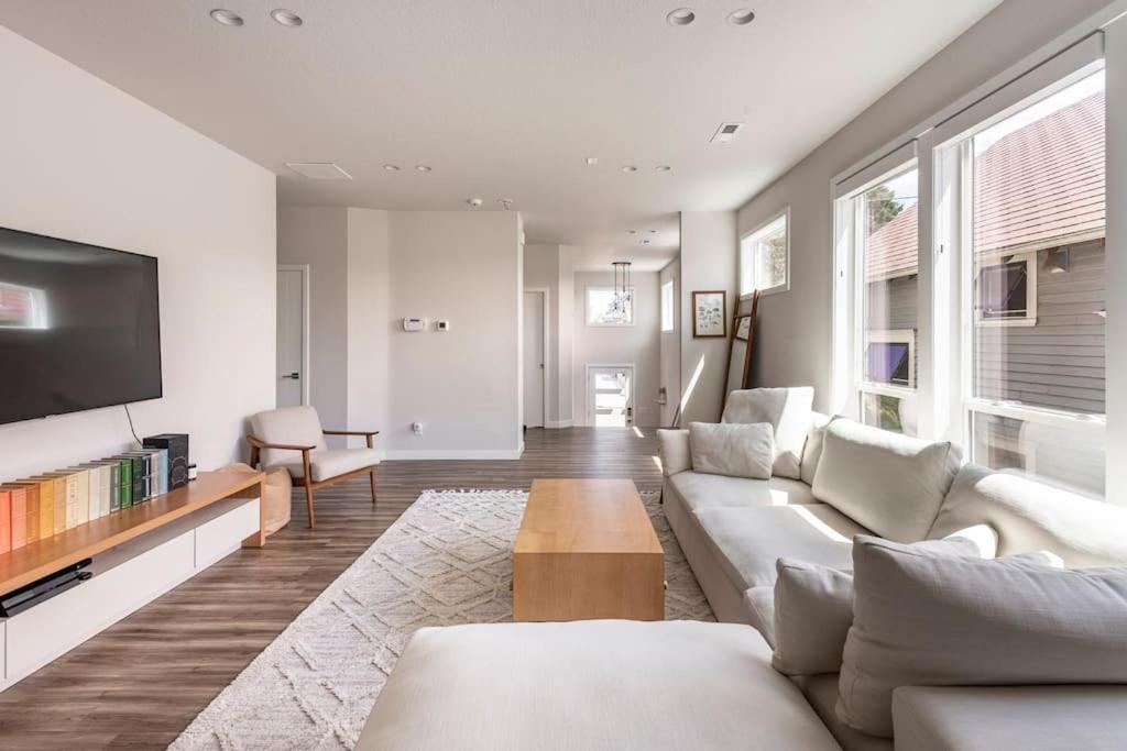 Comfy Family Home, Walkable Neighborhood + Patio! Portland Kültér fotó