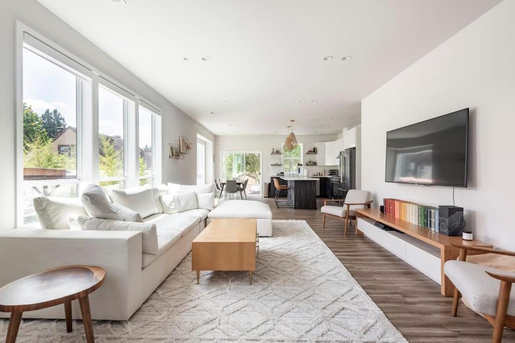 Comfy Family Home, Walkable Neighborhood + Patio! Portland Kültér fotó