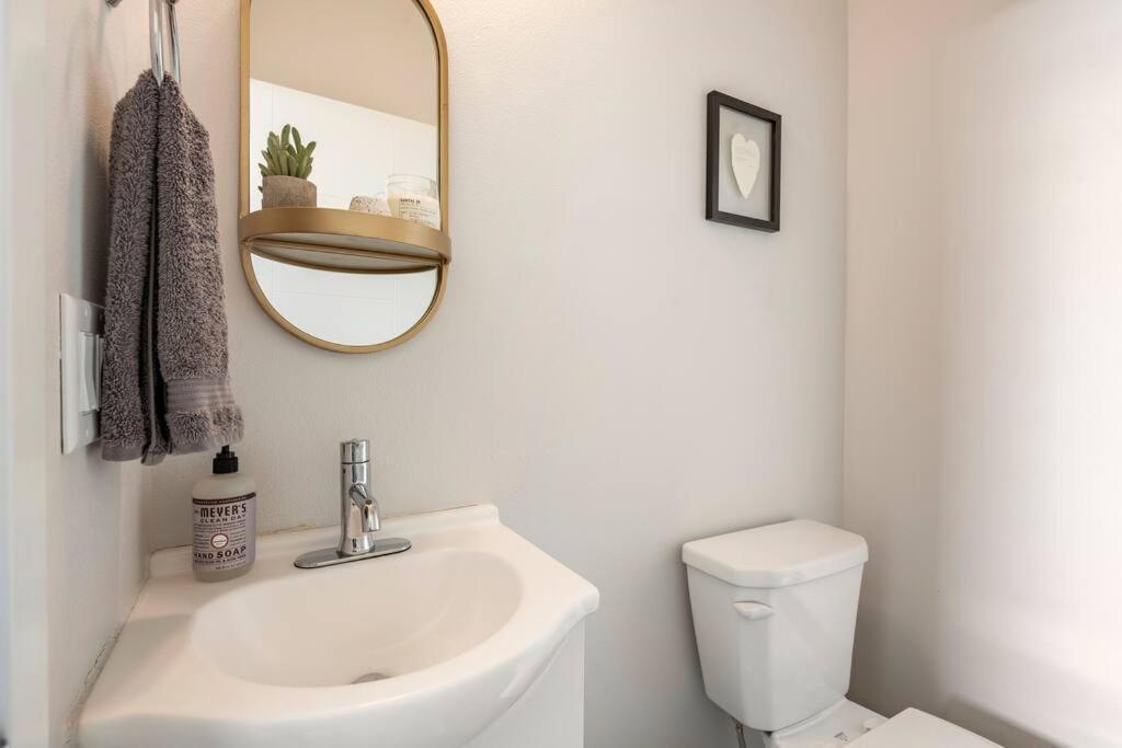 Comfy Family Home, Walkable Neighborhood + Patio! Portland Kültér fotó