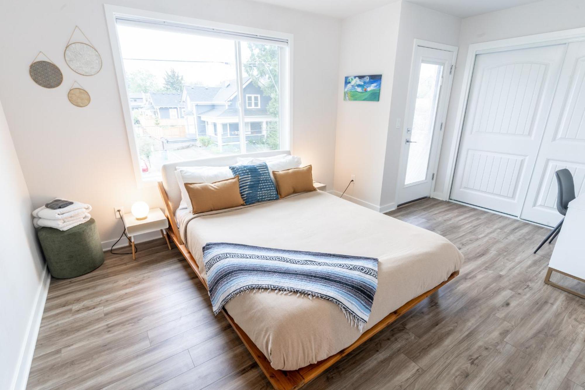 Comfy Family Home, Walkable Neighborhood + Patio! Portland Kültér fotó