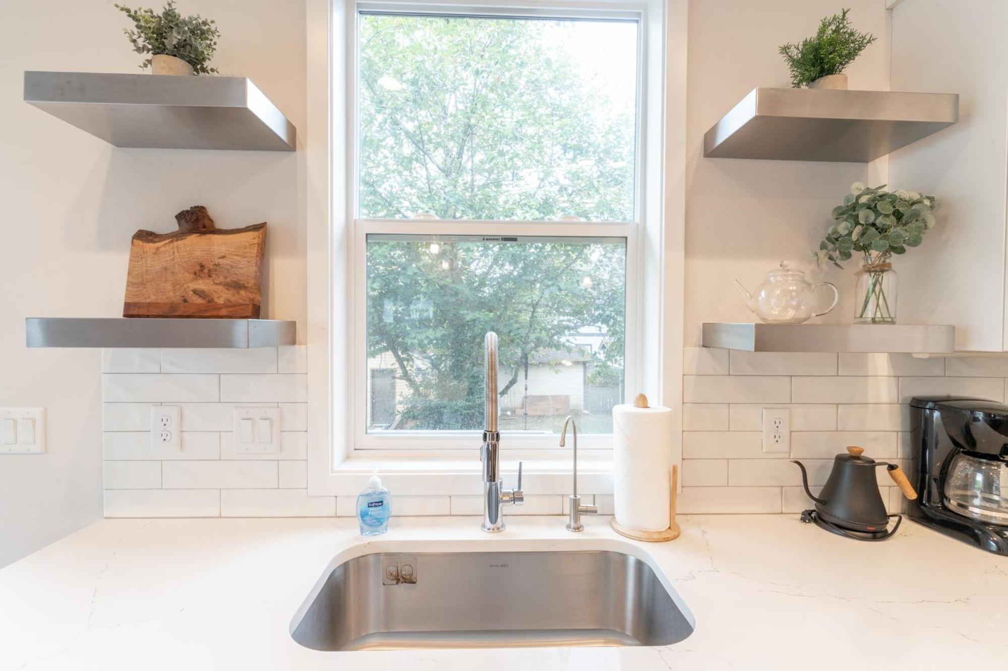 Comfy Family Home, Walkable Neighborhood + Patio! Portland Kültér fotó