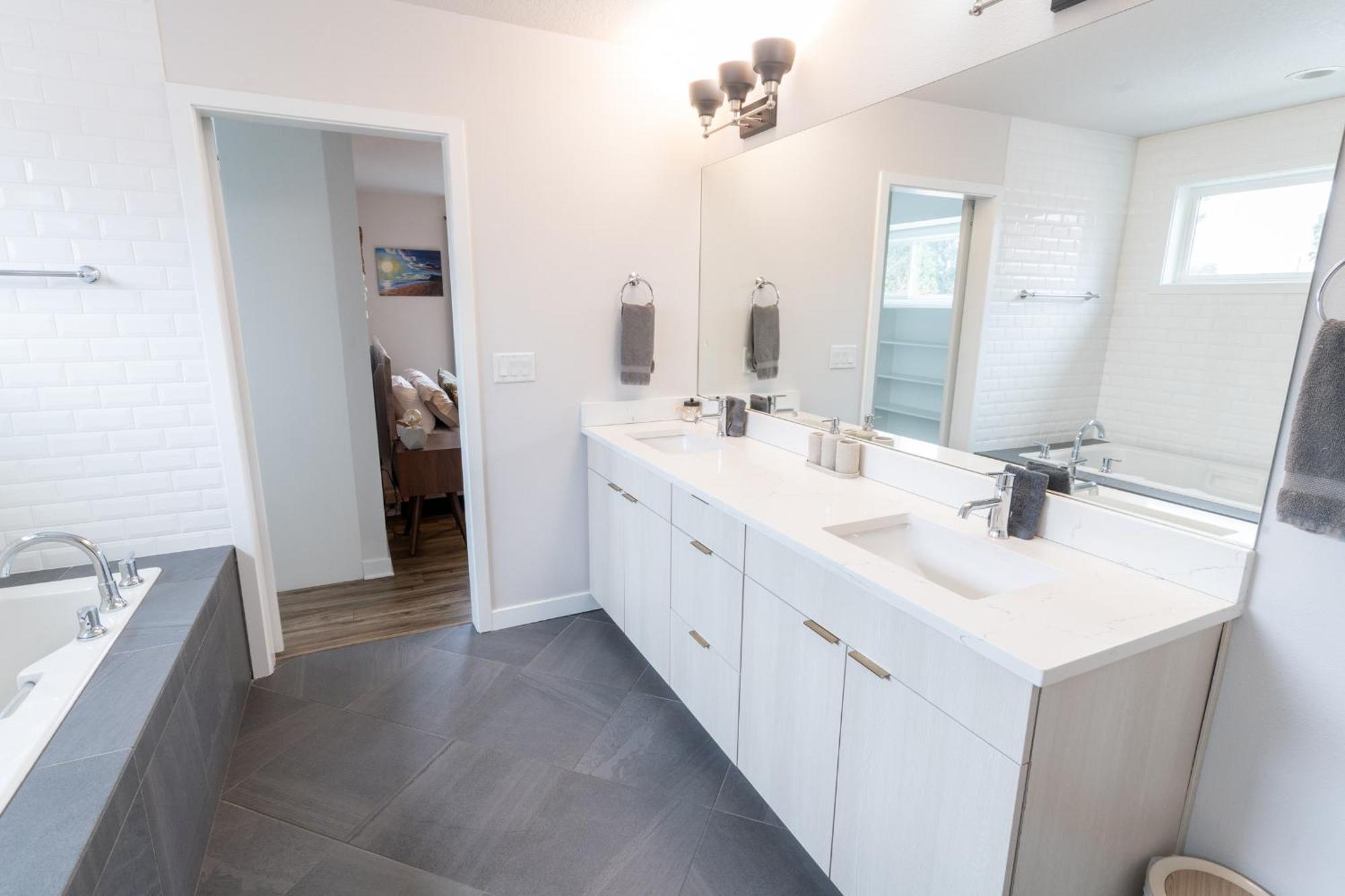 Comfy Family Home, Walkable Neighborhood + Patio! Portland Kültér fotó