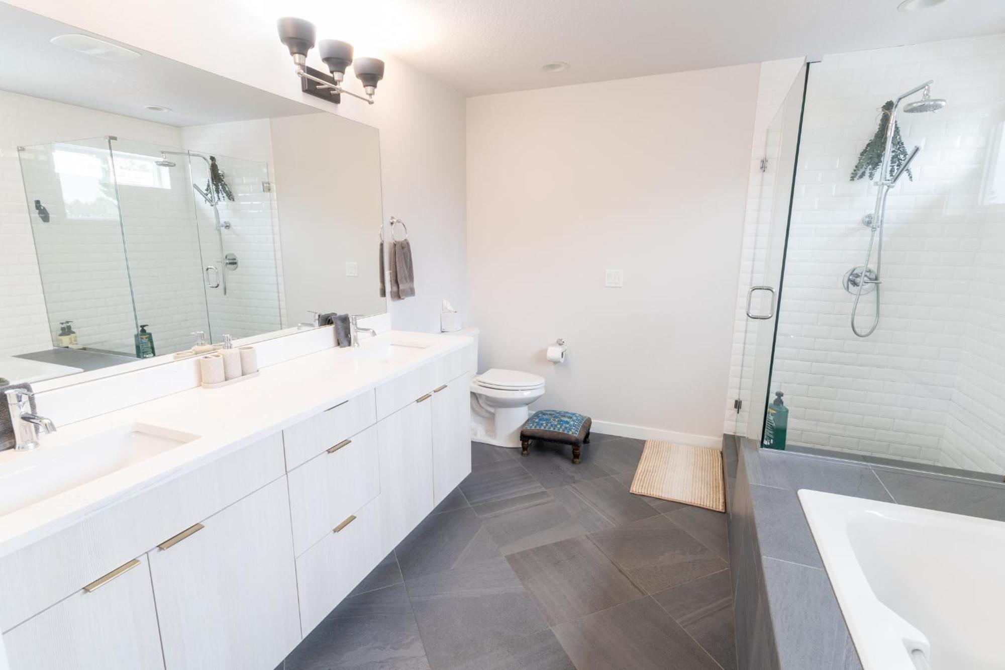 Comfy Family Home, Walkable Neighborhood + Patio! Portland Kültér fotó